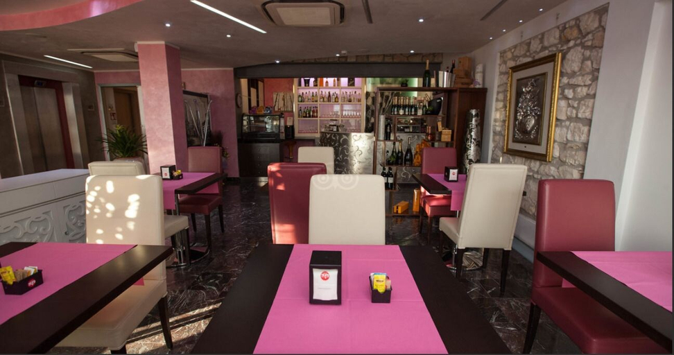 Food & Drinks 5, La Grotta Hotel, Verona