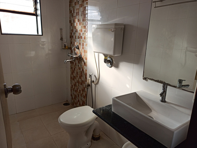 Bathroom 5, Resort Park Avenue, North Goa