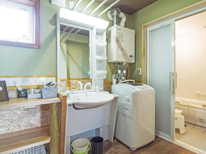 Bathroom 3, Country Cottage Wakiaiai, Nakafurano