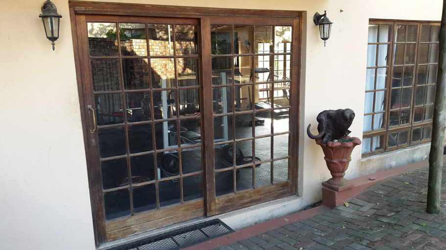Exterior & Views 9