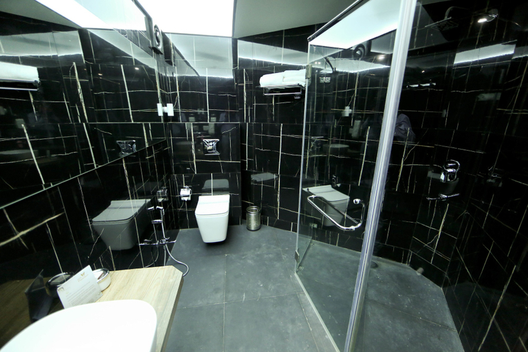 Bathroom 4, Hotel President, Nagpur