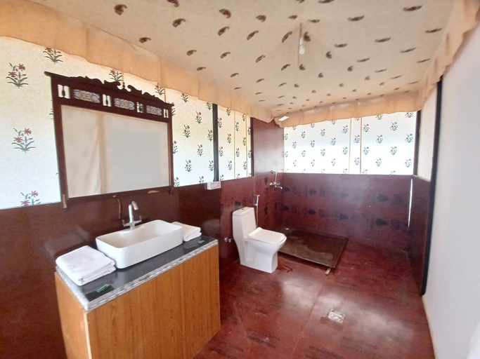 Bathroom, Royal Pushkar Camps, Ajmer