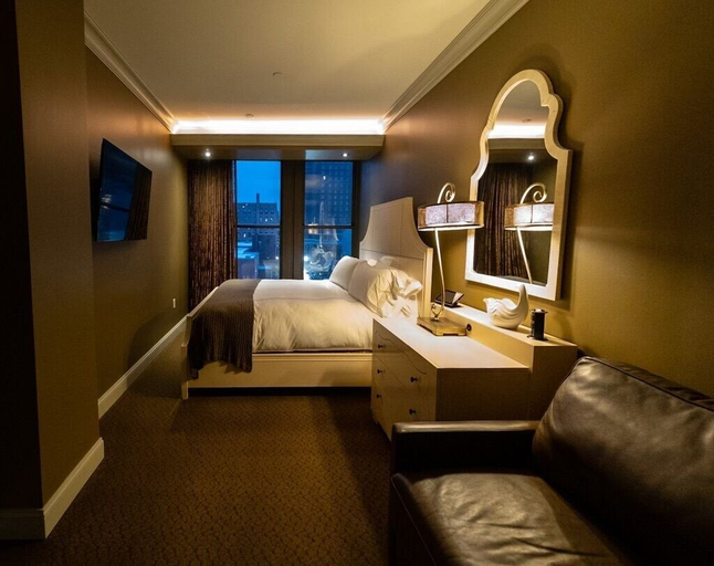 Bedroom 3, Curtiss Hotel, an Ascend Collection Hotel, Erie