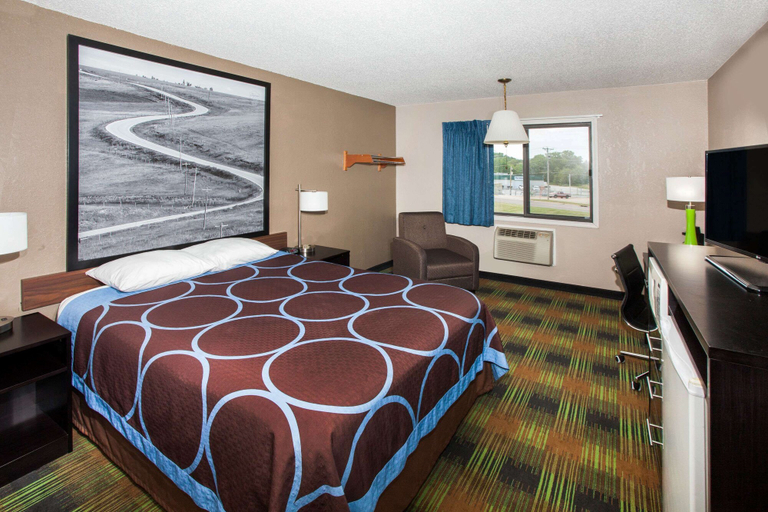 Bedroom 2, Super 8 by Wyndham Keokuk, Lee