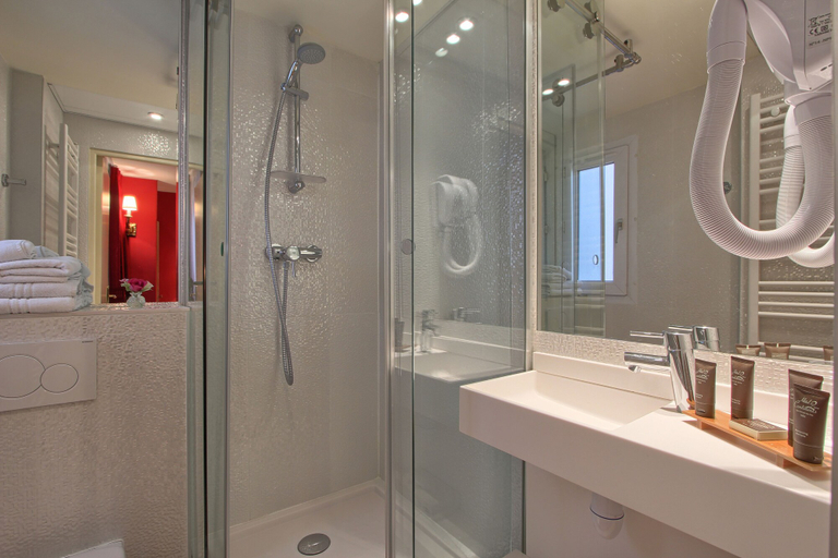 Bathroom 4, Hotel des Deux Continents, Paris