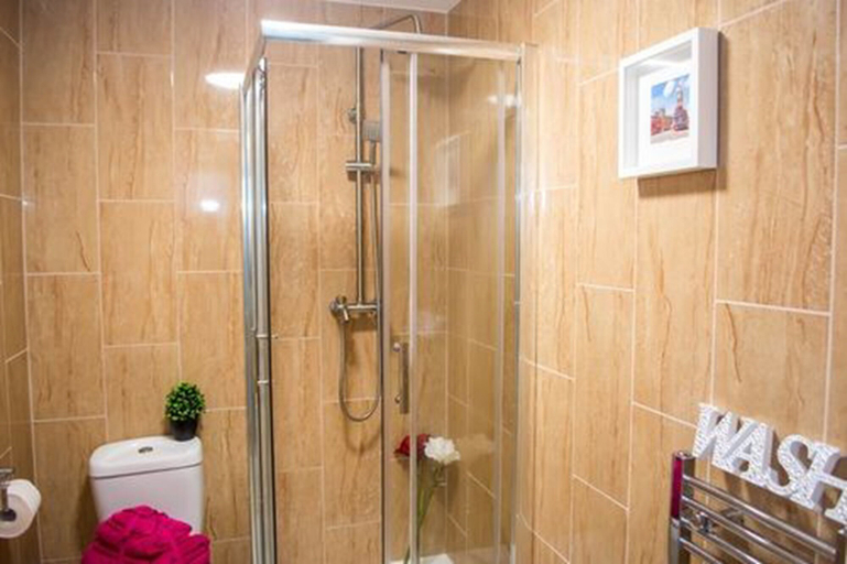 Bathroom 4, Trivelles Gatwick, West Sussex