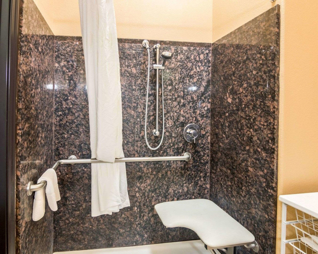 Bathroom 5, Spark by Hilton Amarillo Western Plaza, Potter