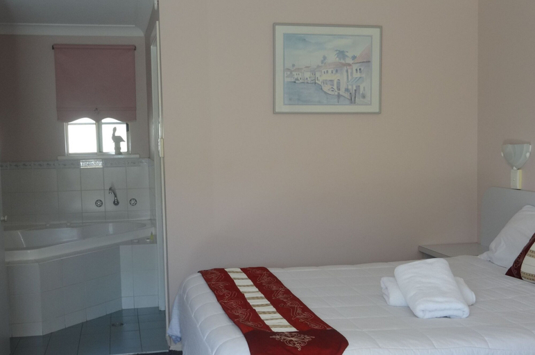Bedroom 3, Forster Palms Motel, Great Lakes
