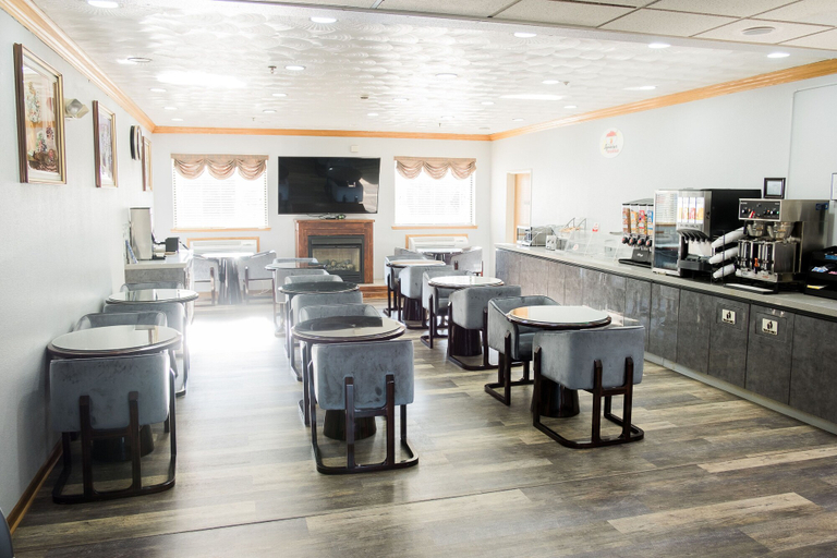 Food & Drinks 5, Super 8 by Wyndham Uniontown PA, Fayette