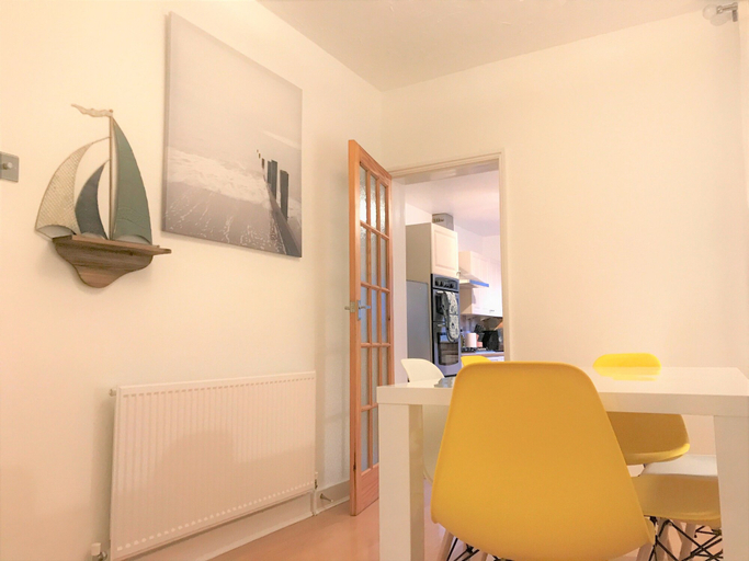 Others 4, Seaside House With Parking, West Sussex