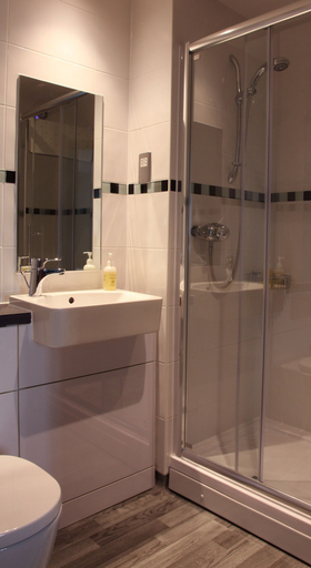Bathroom 4, County Arms, Cornwall