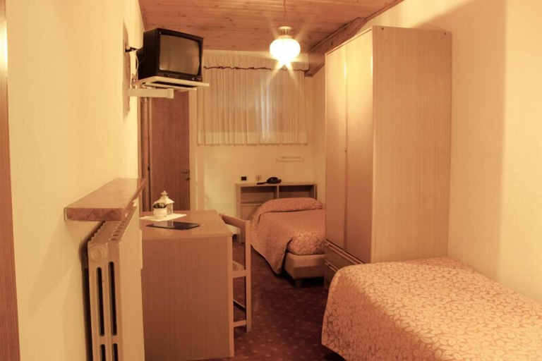 Bedroom 3, Hotel Venezia, Belluno