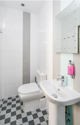 Bathroom 3, OYO Bakers Hotel London Victoria, London