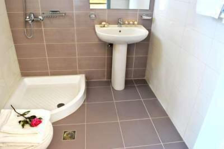 Bathroom 3, Hotel Plessas Palace, Ionian Islands