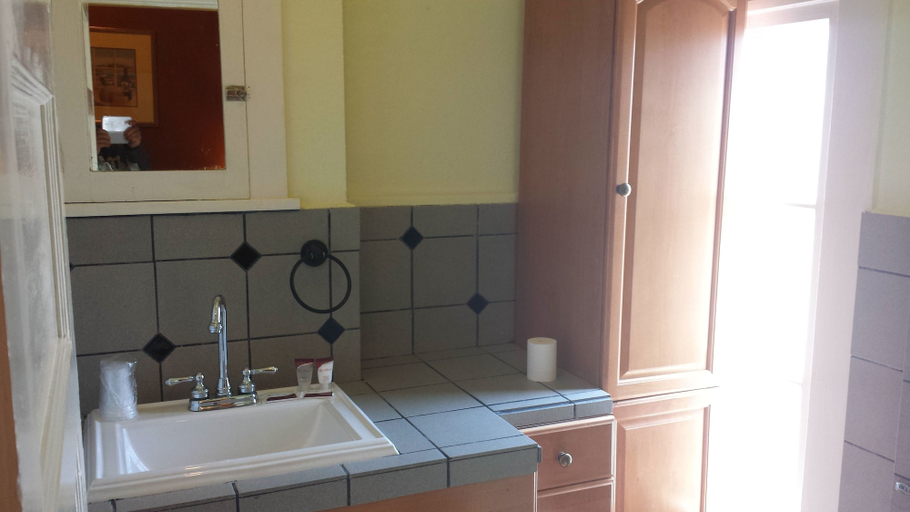 Bathroom 4, El Capitan Hotel, San Francisco