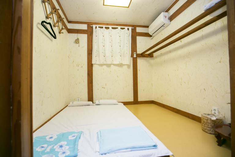 Bedroom 4, Bukchonmaru Hanok Guesthouse, Jongno