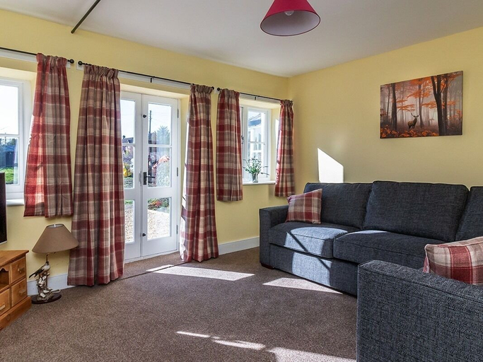 Others 4, 700 Westport, Somerset
