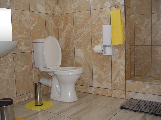 Bathroom 4, Esther's Lodge, Lobamba Lomdzala