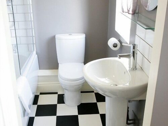 Bathroom 5, The Lambton Worm, Durham