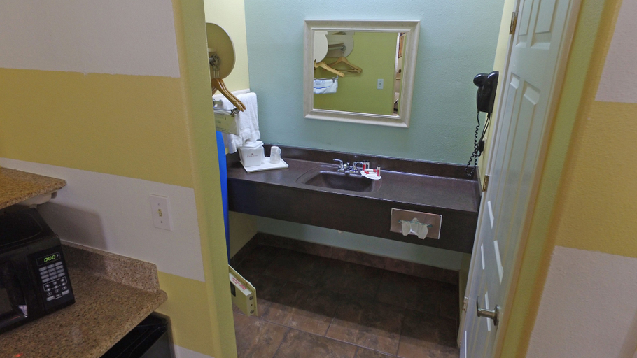 Bathroom 4, Ramada by Wyndham & Suites South Padre Island At the Beach, Cameron