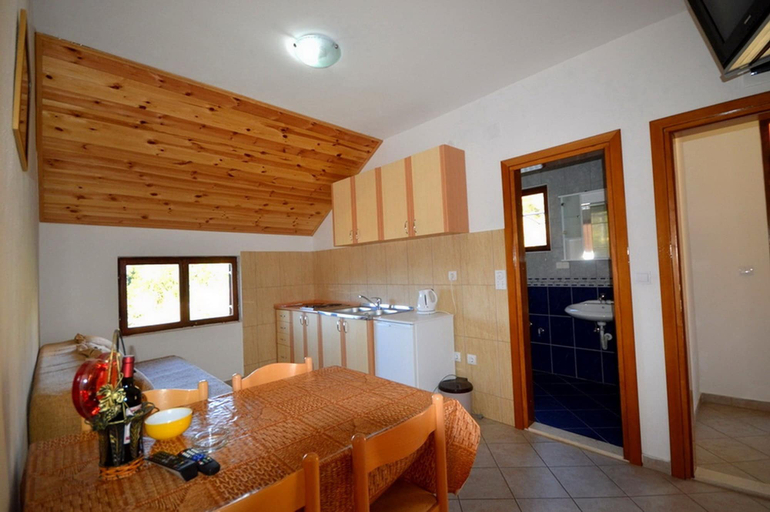 Others 4, Vavic Apartments