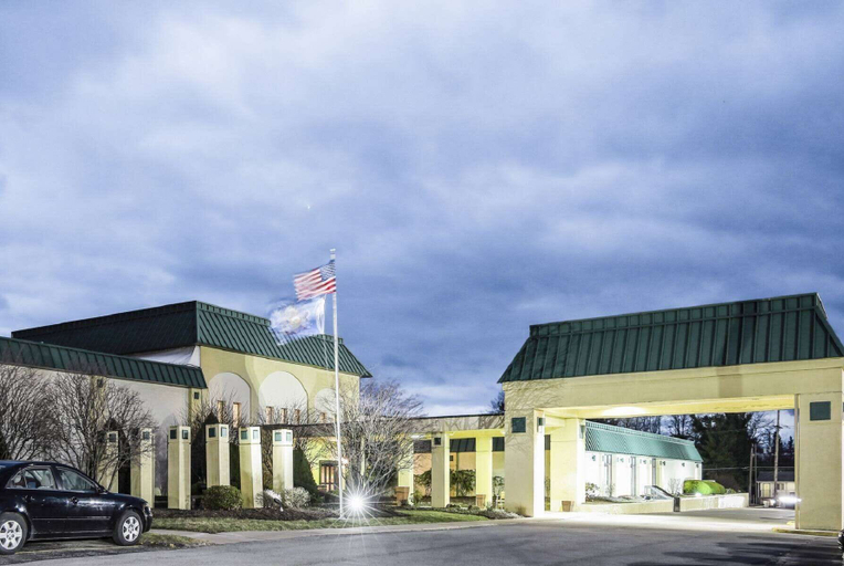 Exterior & Views 1, Ramada by Wyndham Indiana, Indiana