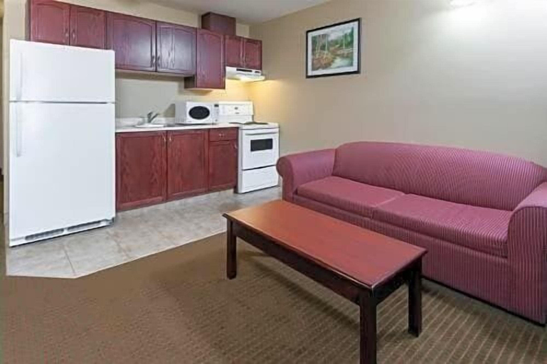 Others 5, Super 8 by Wyndham Fort Saskatchewan, Division No. 11