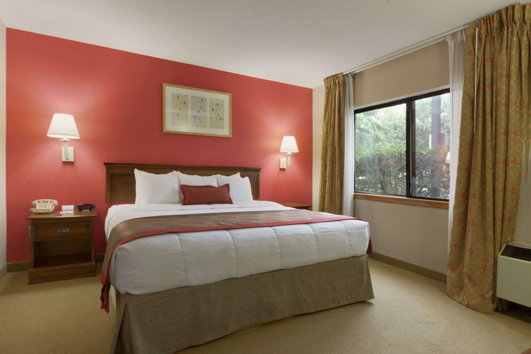 Bedroom 3, Ramada by Wyndham Raleigh, Wake