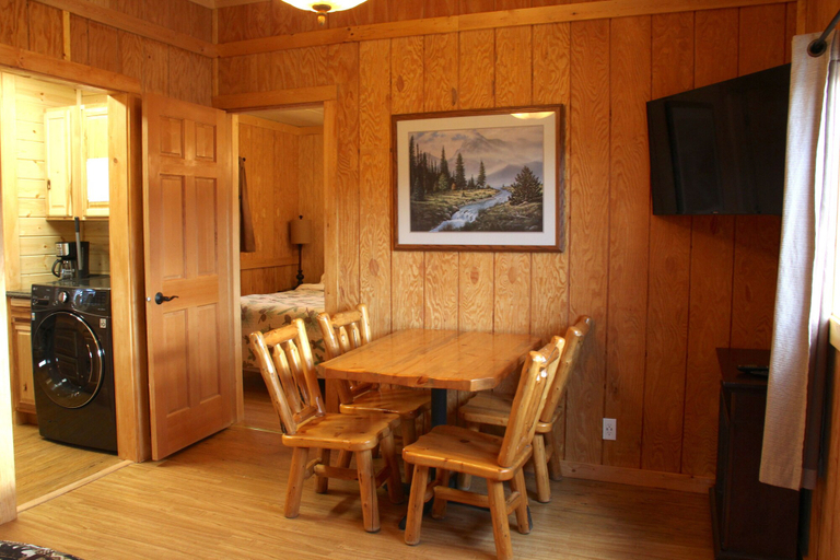Others 4, Yellowstone's Treasure Cabins, Park