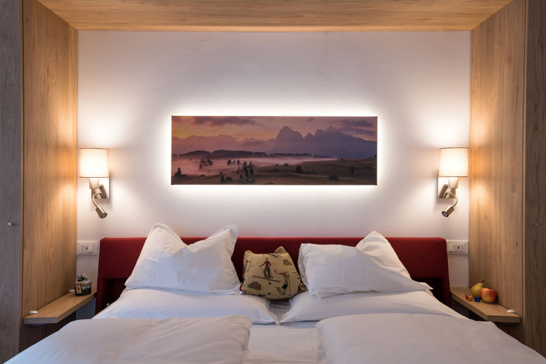 Bedroom 2, La Tambra B&B Residence - central with Restaurant, Bolzano