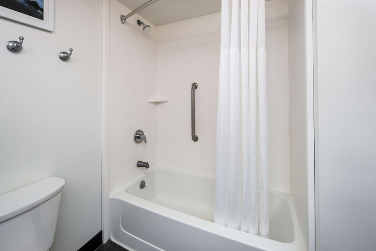 Bathroom 4, Hampton Inn & Suites Navarre, Santa Rosa