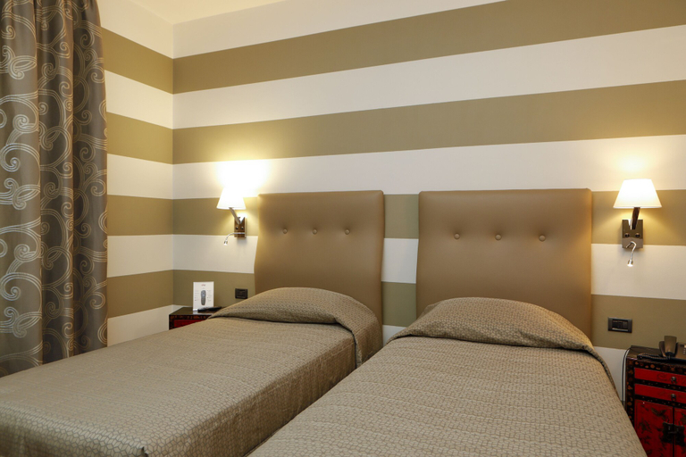 Bedroom 4, Hotel Lancaster, Torino