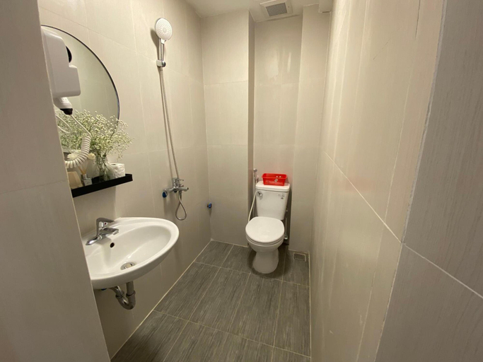 Bathroom 5, Thuc at 3am, Hoàn Kiếm