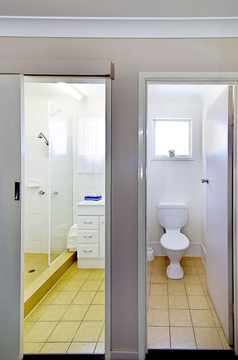 Bathroom 4, Riviera on Ruthven Motel, Toowoomba - Central
