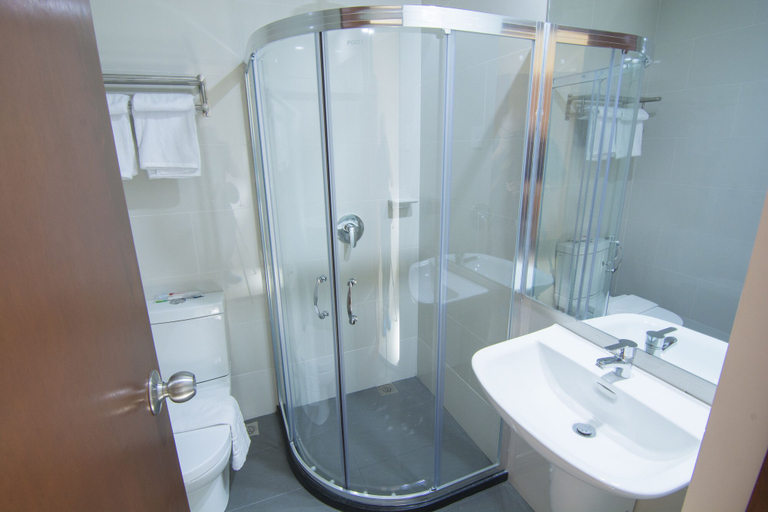 Bathroom 4, Mango Suites Cauayan, Cauayan City