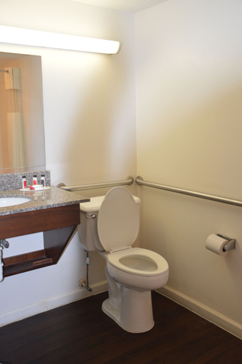 Bathroom 4, Super 8 by Wyndham Monticello, Jefferson