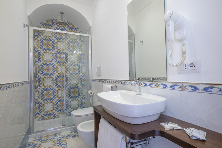 Bathroom 3, Open Gate, Salerno