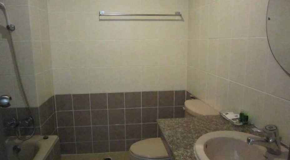 Bathroom 4, Number 1 Guesthouse & Restaurant, Mueang Krabi