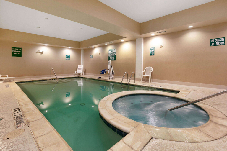 Sport & Beauty, La Quinta Inn & Suites by Wyndham Lindale, Smith