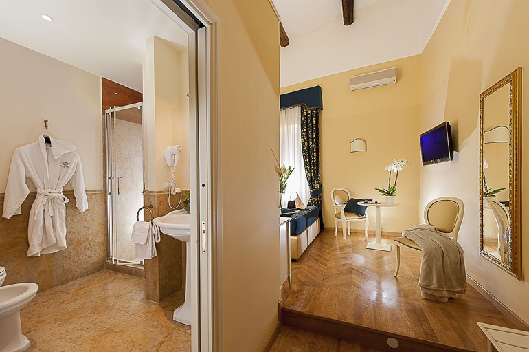 Bathroom 5, Dimora degli Dei, Roma