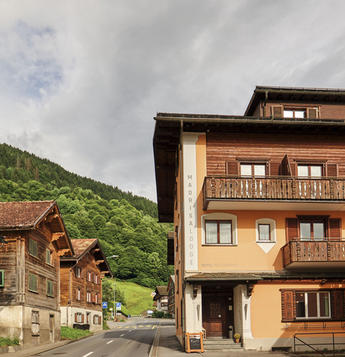 Exterior & Views