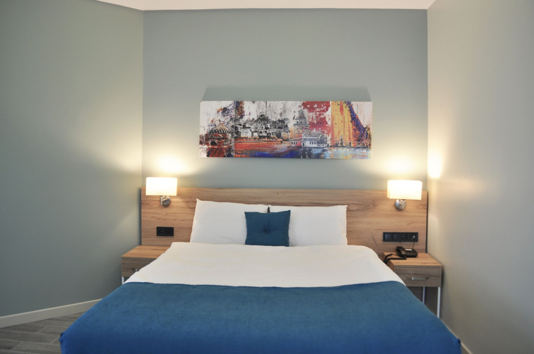 Bedroom 2, Marti Beach Hotel, Kuşadası