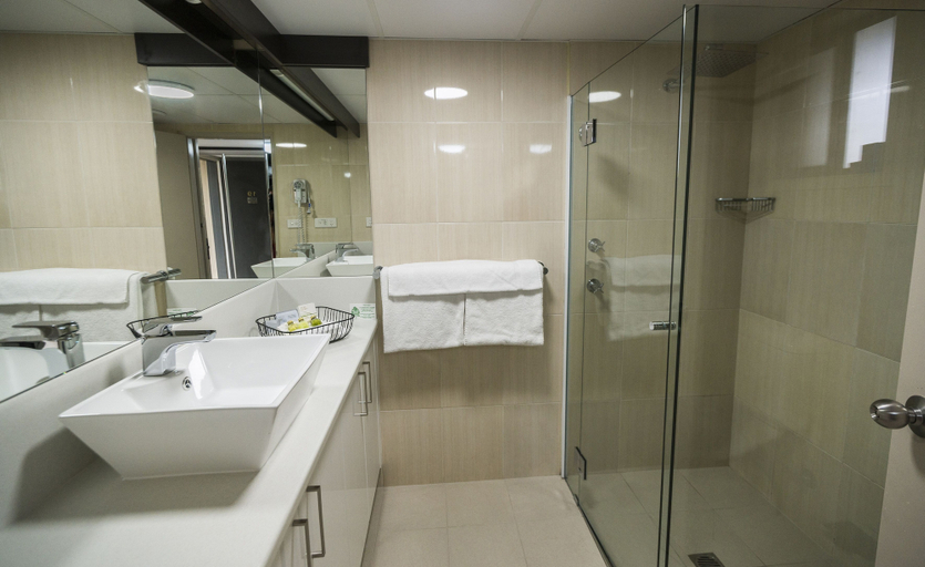 Bathroom 4, Galaxy Motel, Gosford - West