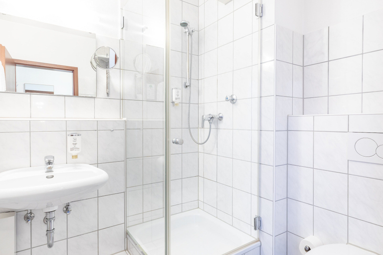Bathroom 5, acora Düsseldorf Living the City, Düsseldorf