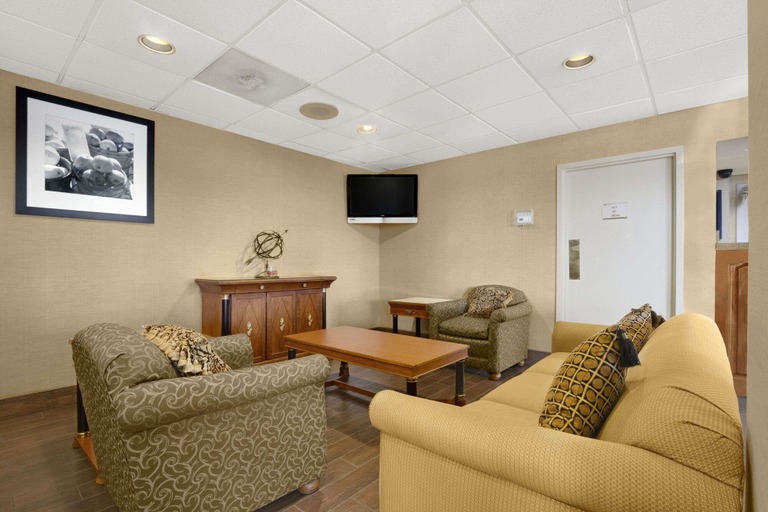 Others 5, Super 8 by Wyndham Oxford, Calhoun