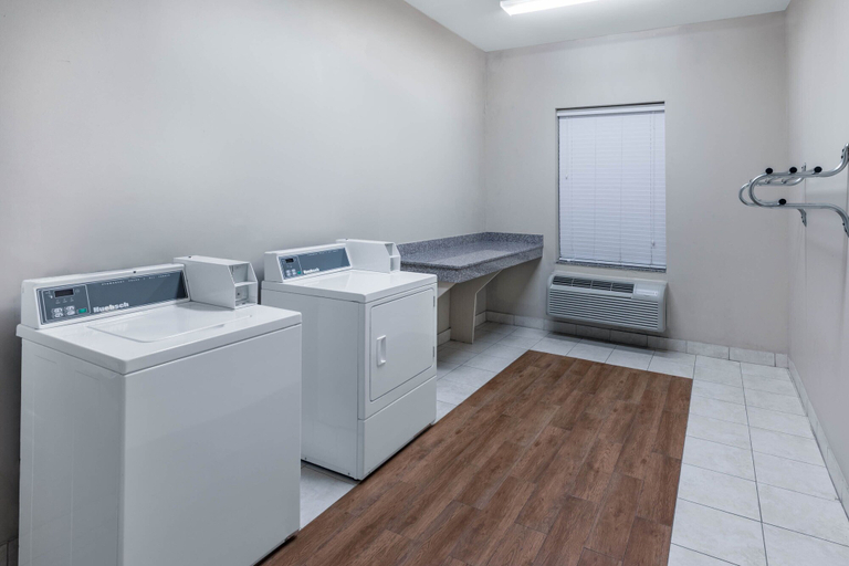 Bathroom 4, Baymont by Wyndham Victoria, Victoria