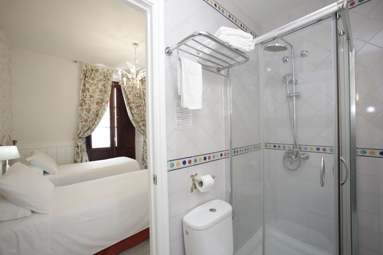 Bathroom 5, Basic Hotel Puerta de Sevilla, Sevilla