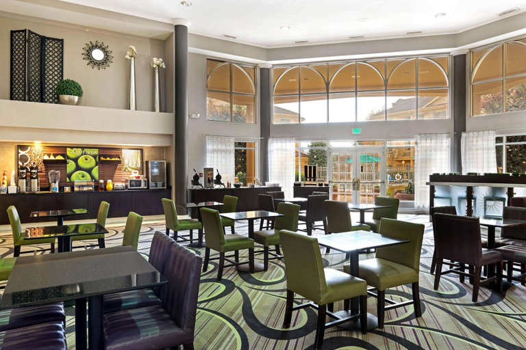 Food & Drinks 5, La Quinta Inn & Suites by Wyndham Macon, Bibb