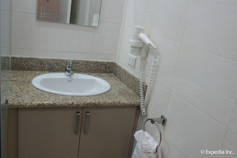 Bathroom, Sun Plaza Subic, Olongapo City
