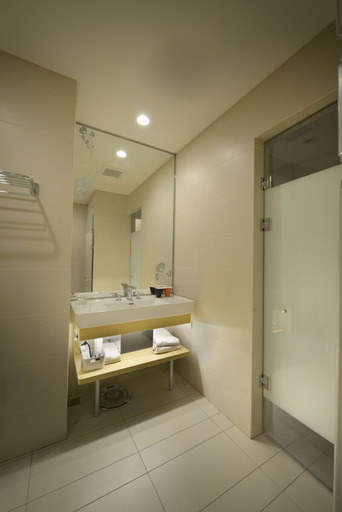Bathroom 4, Golden Tulip Glory Fine Hotel, Tainan
